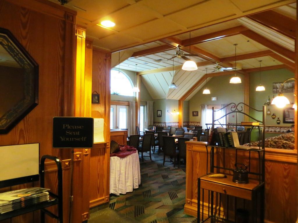 Riverside Resort And Conference Centre French Village Extérieur photo